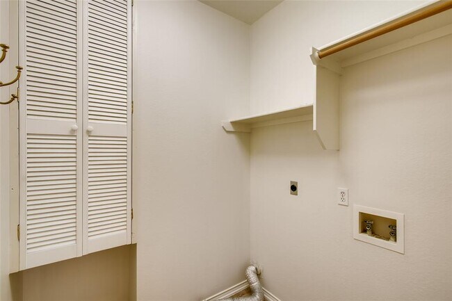 Building Photo - 3217 Tehama Ct