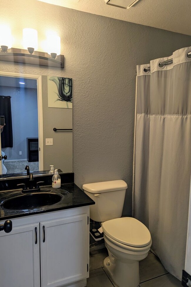 Building Photo - Furnished Rock l - Condo