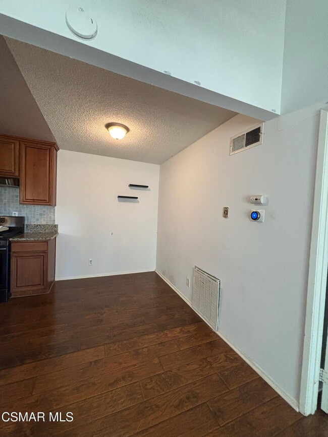 Building Photo - 4553 Alamo St