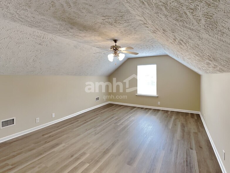 Building Photo - 112 Tulip Grove Point