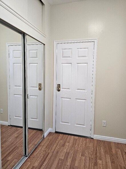 Building Photo - 868 S 400 E