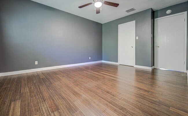 Building Photo - 5508 Pine Pl