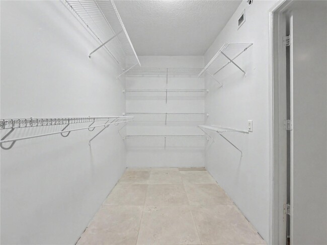 Building Photo - 17555 Collins Ave