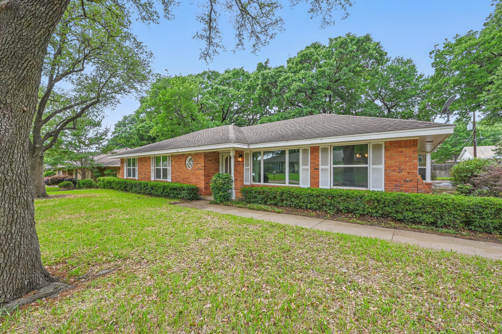 Building Photo - 2221 Prince John Dr