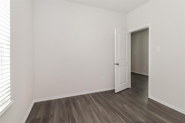 Building Photo - 15258 Estrella Rd W