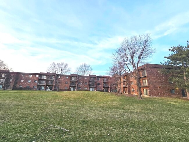 Building Photo - 1018 Castilian Ct