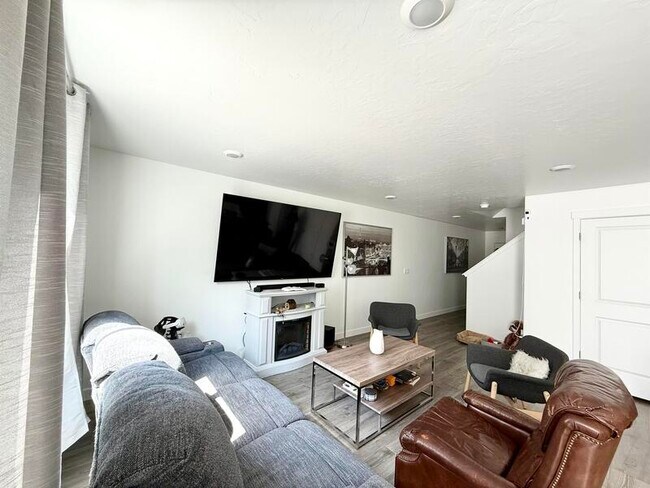 Building Photo - 3799 Bingham Mine Dr