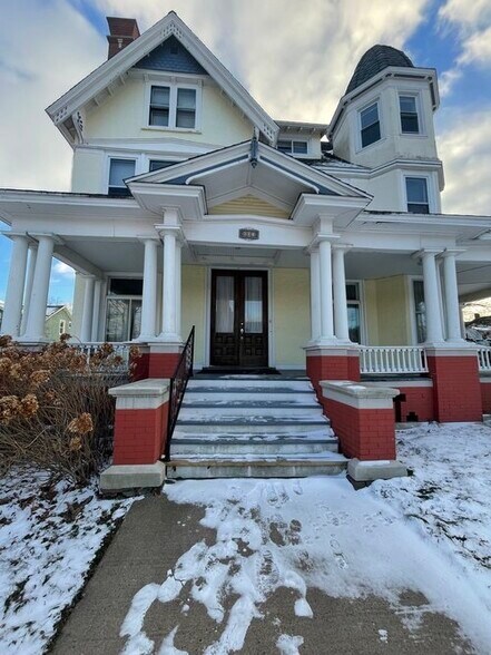 Primary Photo - 407 Grant St