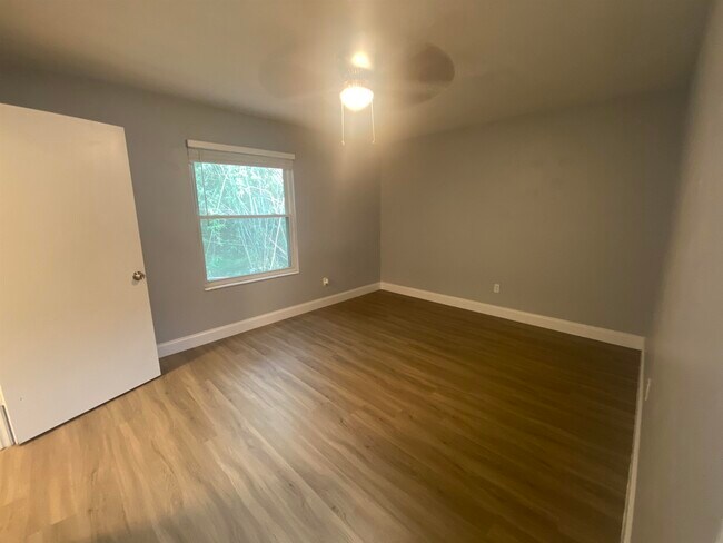 Building Photo - 1530 Live Oak Dr