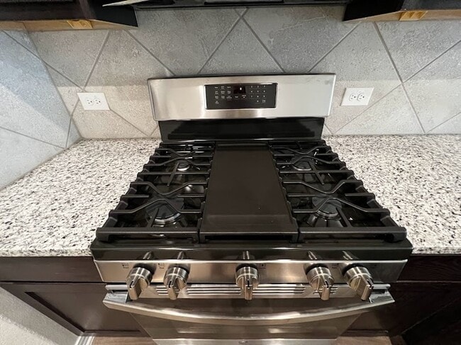 Building Photo - Spacious Single-Story Duplex with Upgraded Kitchen Appliances