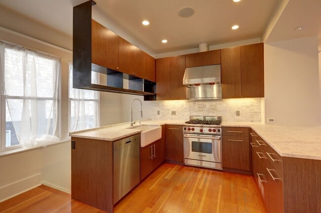 Building Photo - Charming 4 Bedrooms Madison Valley Bungalow Home