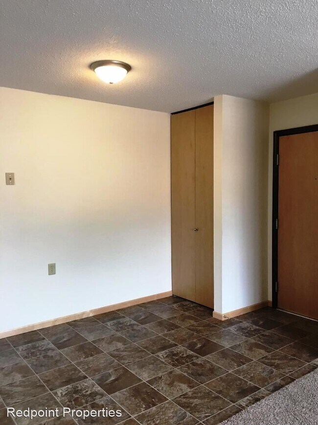 Building Photo - 902 15th St N