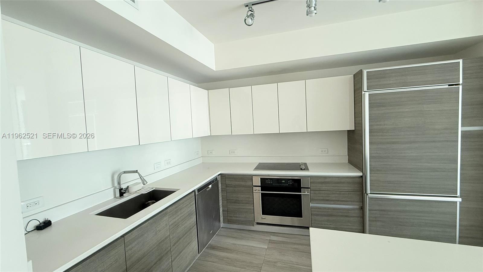 Building Photo - 1100 S Miami Ave