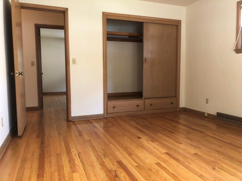 Building Photo - 322 Pawling St