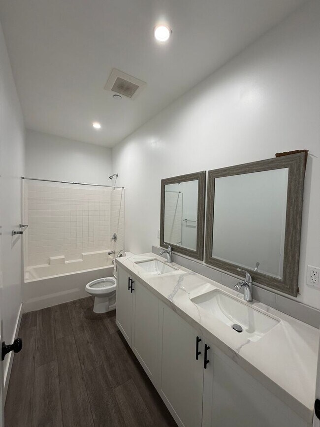 Building Photo - 6905 Ben Ave