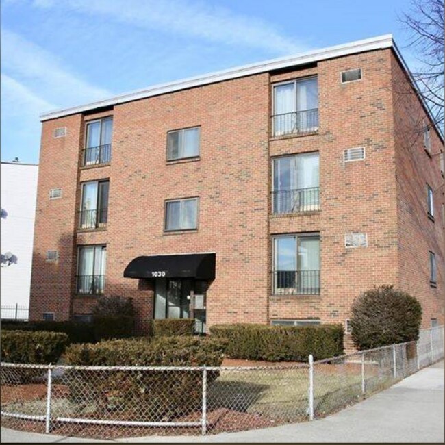 Building Photo - 1030 Bennington St