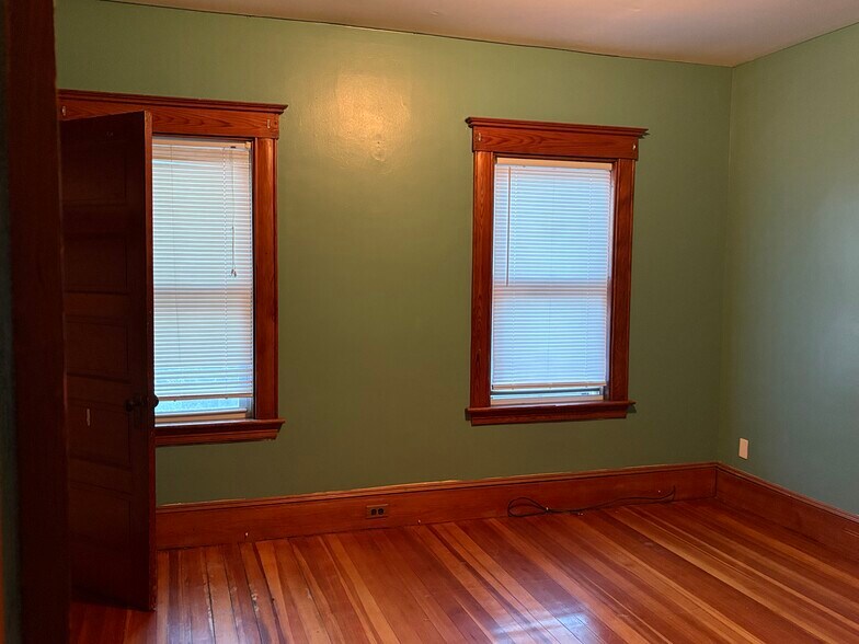 Building Photo - 86 Pleasant St