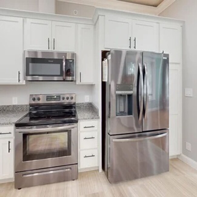 Building Photo - 8BR/6BA Near UTK | $1,290/Bedroom plus $30...
