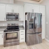 Building Photo - Renovated 8BR/6BA Home Near UTK | $1,290/B...
