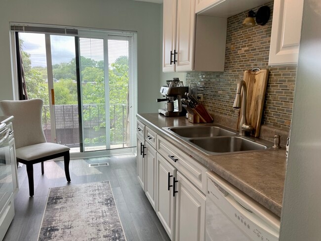 Building Photo - 1721 Northfield Sq