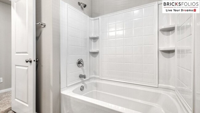 Building Photo - The Perfect Blend of Comfort & Convenience in Puyallup