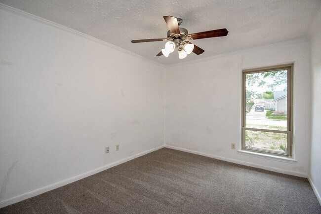 Building Photo - 21338 Park Villa Dr