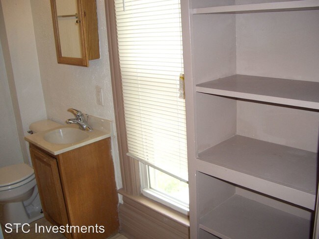 Building Photo - 4 br, 1.5 bath House - 527 N. Lafayette