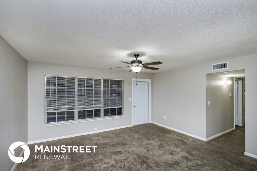 Building Photo - 862 Lance St