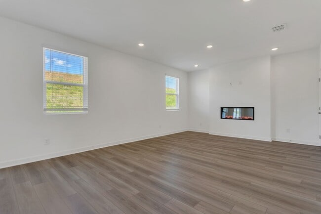 Building Photo - Barton Hills Community,  just built 4 BR 3 BA SFR