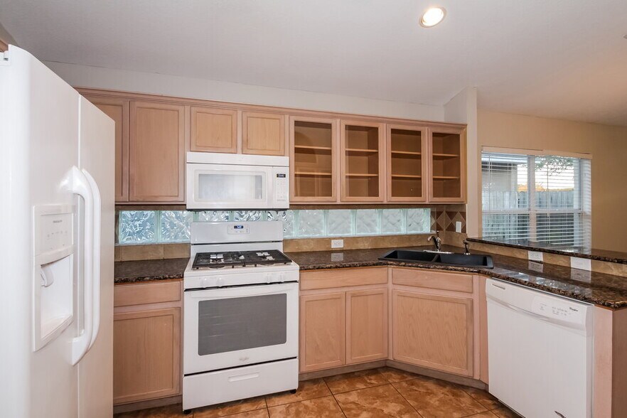 Building Photo - 6752 Waterton Dr