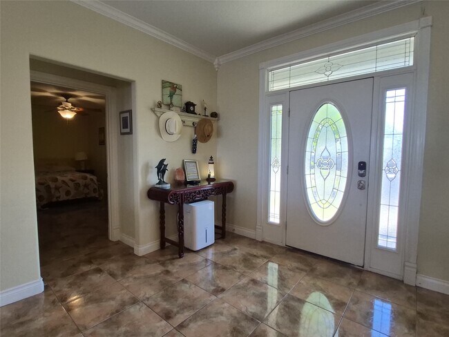 Building Photo - 402 1/2 Avenue A