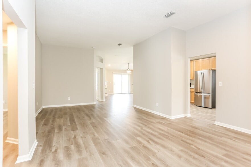 Building Photo - 1725 Saw Lake Drive