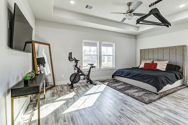 Building Photo - 4677 Bellfort Ave