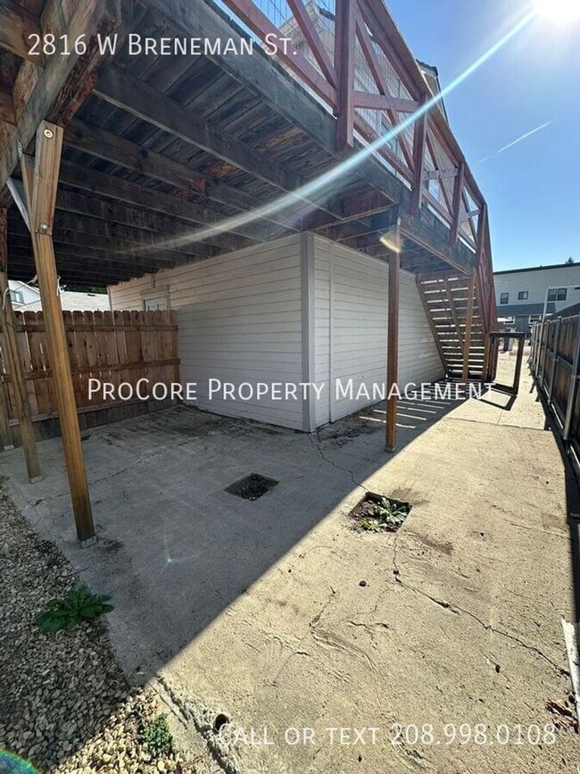 Building Photo - Charming Upper Unit Studio –Above Garage | $1,195.00 | Near Downtown