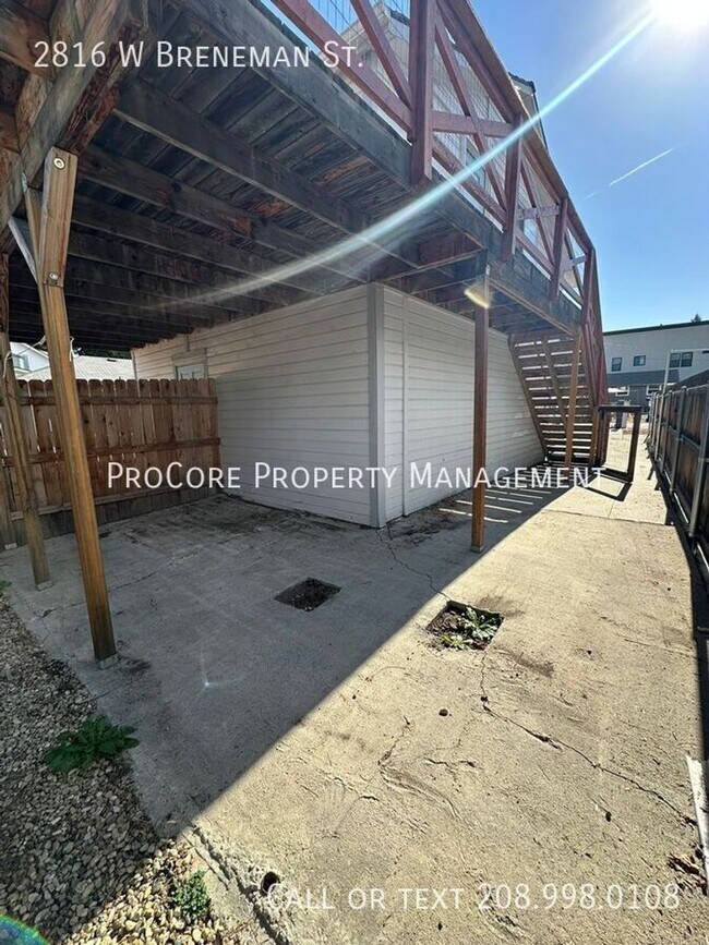 Building Photo - Charming Upper Unit Studio – Fully Furnished Above Garage | $1,195.00 | Near Downtown
