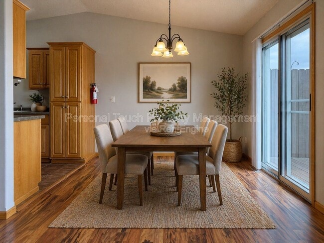 Building Photo - 1143 39th Ave S