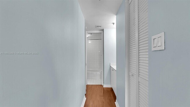 Building Photo - 10661 SW 108th Ave