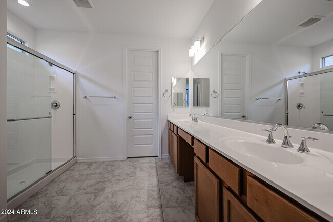 Building Photo - 8752 W Medlock Dr