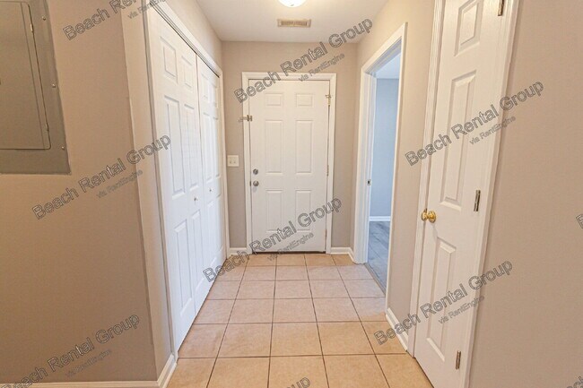 Building Photo - 4850 Meadowsweet Dr