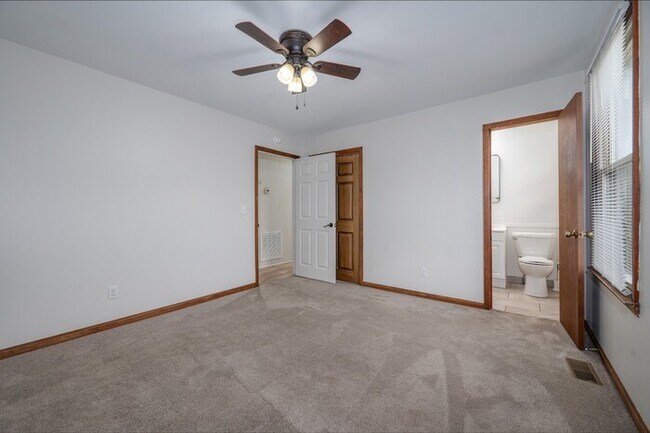 Building Photo - 87 E Hill St