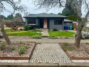 Building Photo - 2833 SE 45th Ave