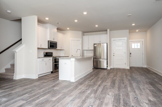 Building Photo - Stunning 3BR/2.5BA Luxury Townhome with Loft & Garage in Greenville! $2,050/mo rent