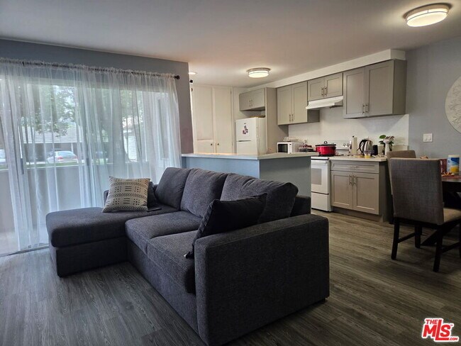 Building Photo - 8805 Berkshire Way