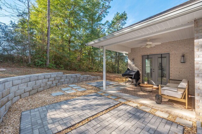 Building Photo - 667 Red Fern Rd