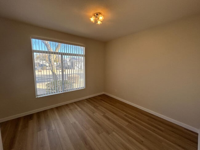 Building Photo - 14759 W Gunsight Dr