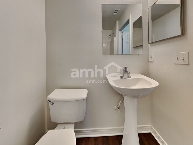 Building Photo - 6686 Gentle Oaks Dr E