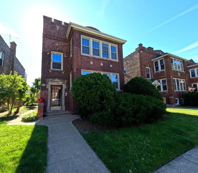 Building Photo - 627 Elgin Ave