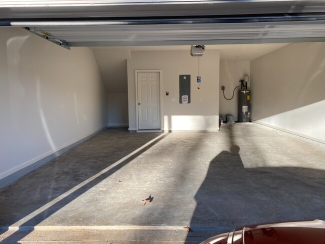Building Photo - Modern 3-Story Townhome Near Woodstock High & Middle School
