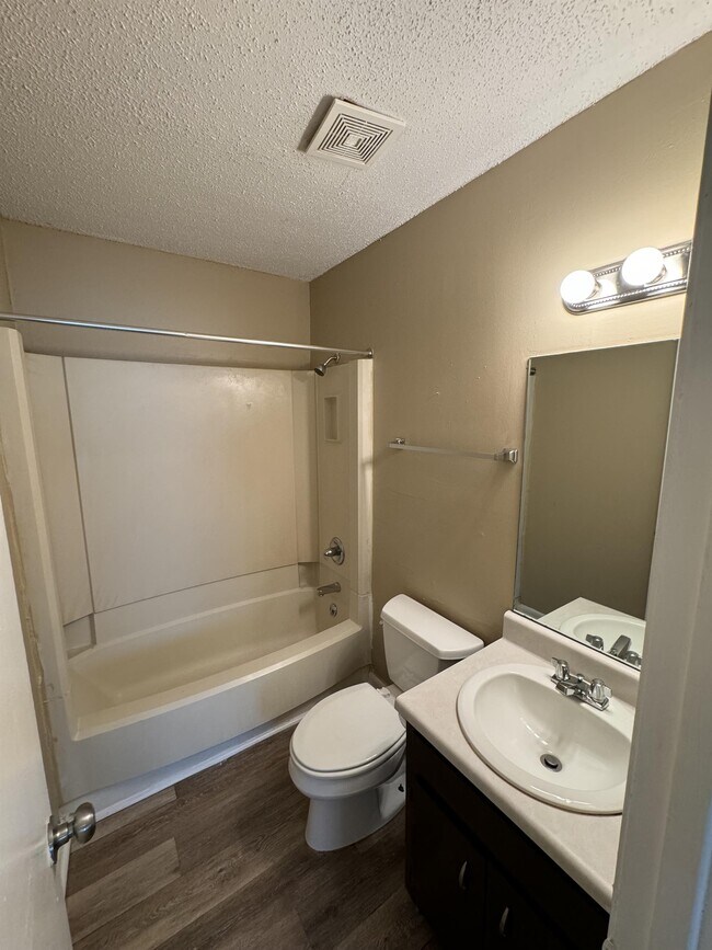 Building Photo - 3700 Squaw Valley Dr SW