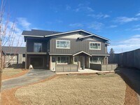 Building Photo - 198 SW Maricopa Dr